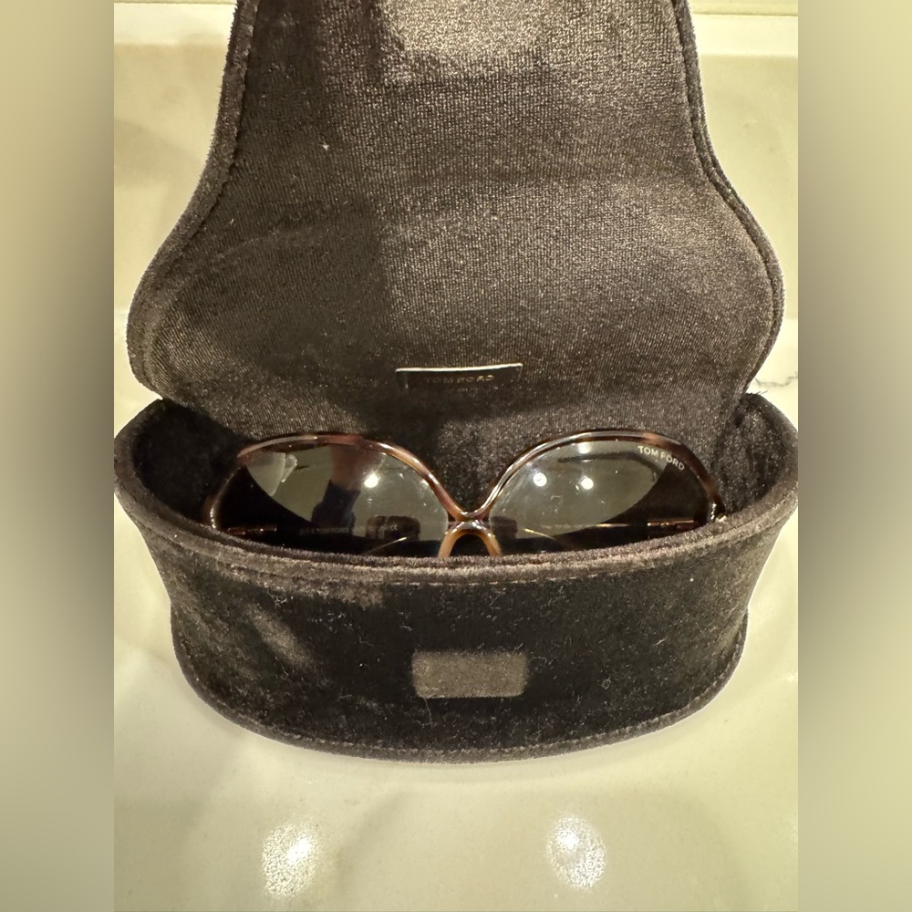 Tom Ford Oversized Tortoiseshell Gradient Brown Sunglasses - Picture 6 of 6